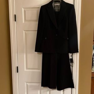 Tahari Arthur Levine lack pin stripe pants suit
